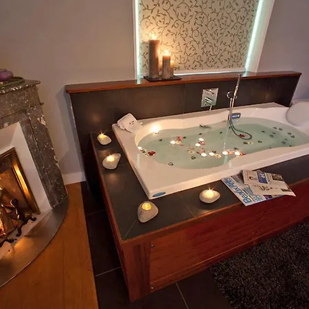 Sleeps 15 Pool Lanton